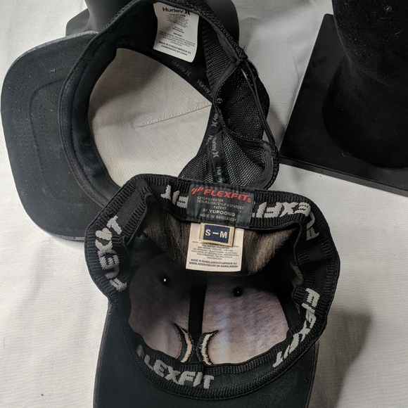 2 Hurley hats - Picture 5 of 5